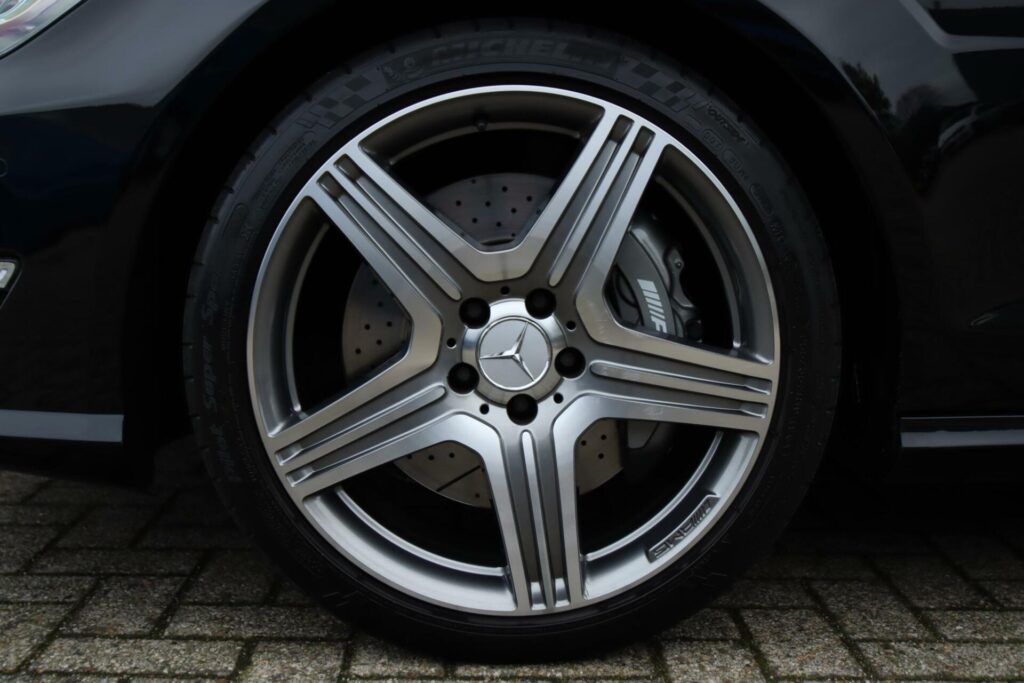 velg mercedes diensten stoeprand schade